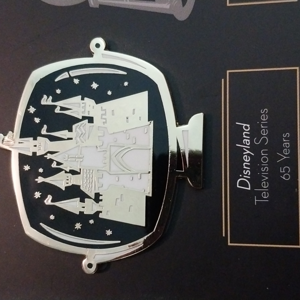 Disney Pin - Picture 2 of 4